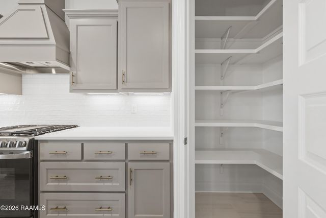 207 Grand Oak Drive, Broussard, LA 70518