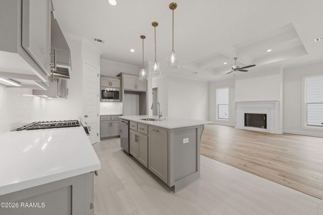 207 Grand Oak Drive, Broussard, LA 70518