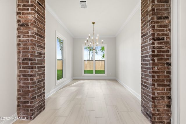 207 Grand Oak Drive, Broussard, LA 70518