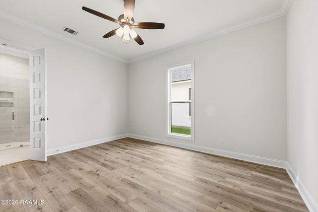 207 Grand Oak Drive, Broussard, LA 70518