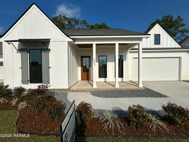207 Grand Oak Drive, Broussard, LA 70518