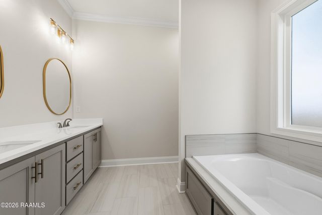 207 Grand Oak Drive, Broussard, LA 70518