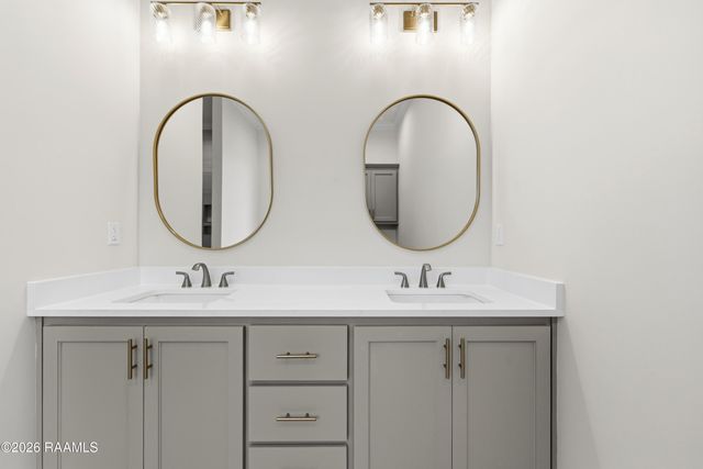 207 Grand Oak Drive, Broussard, LA 70518