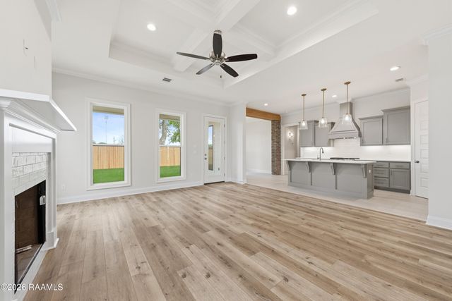 207 Grand Oak Drive, Broussard, LA 70518