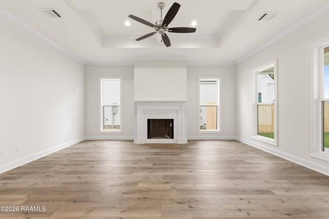 207 Grand Oak Drive, Broussard, LA 70518