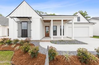 207 Grand Oak Drive, Broussard, LA 70518