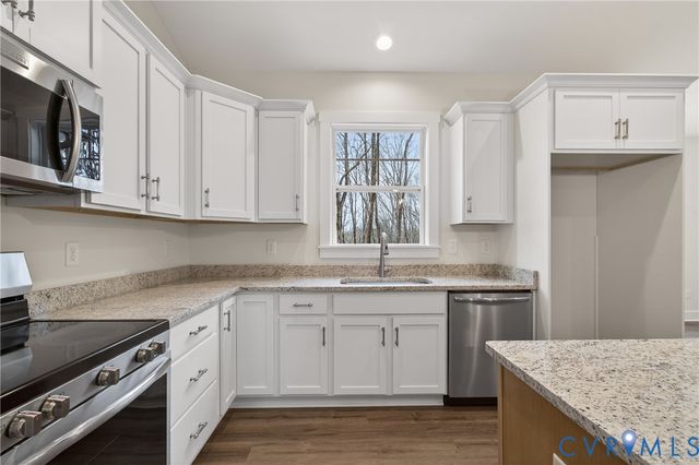 79 E Sunrise Dr, Warsaw, VA 22572