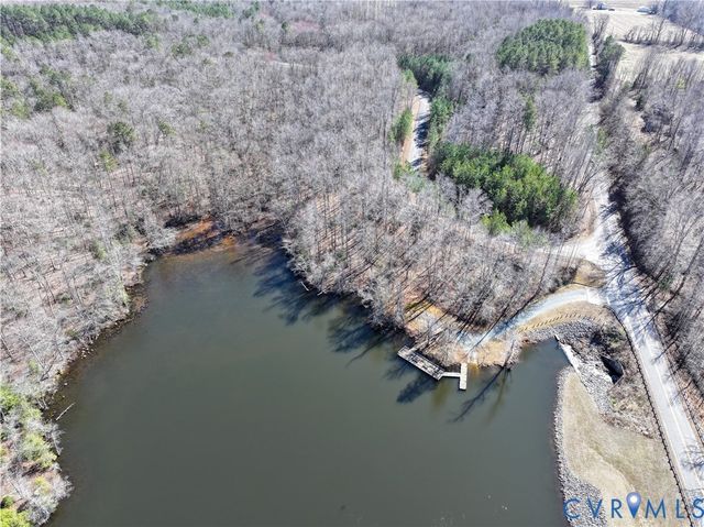 79 E Sunrise Dr, Warsaw, VA 22572