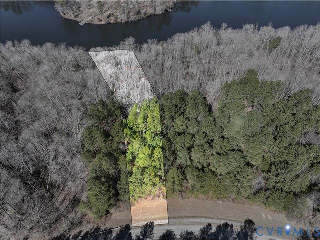 79 E Sunrise Dr, Warsaw, VA 22572