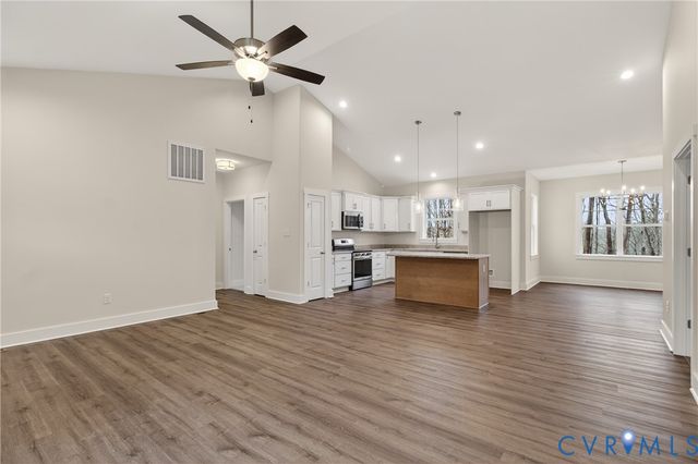 79 E Sunrise Dr, Warsaw, VA 22572