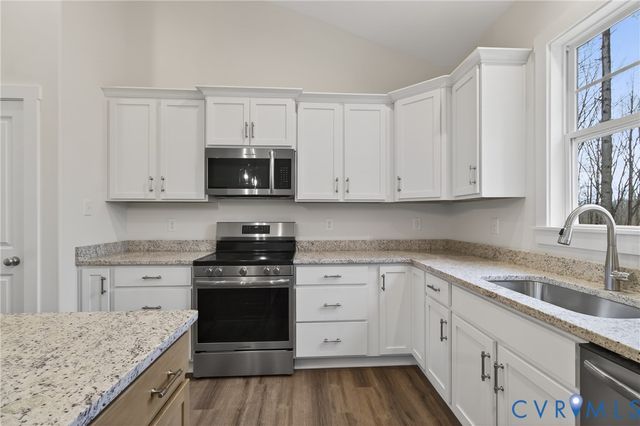 79 E Sunrise Dr, Warsaw, VA 22572