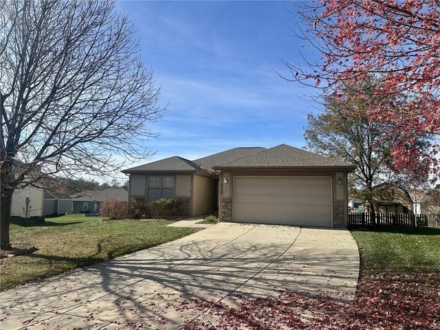 710 Hidden Meadows Court, Paola, KS 66071