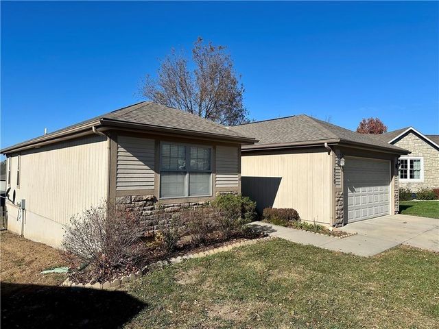 710 Hidden Meadows Court, Paola, KS 66071