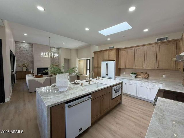 9406 E GAMBLE Lane, Scottsdale, AZ 85262