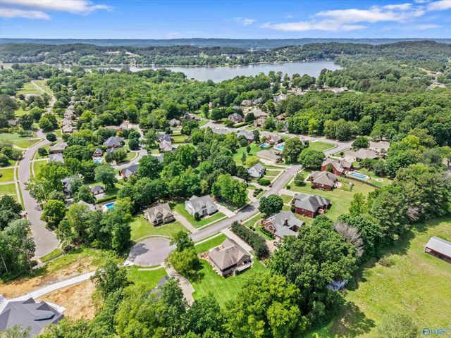 5519 Cedar Mill Drive, Guntersville, AL 35976