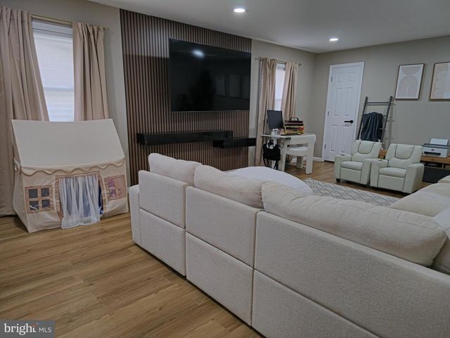103 HOLBROOK LN, Willingboro, NJ 08046