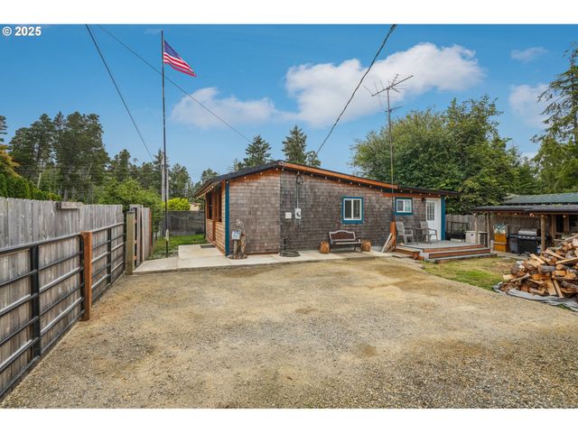 22604 S Pl, Ocean Park, WA 98640