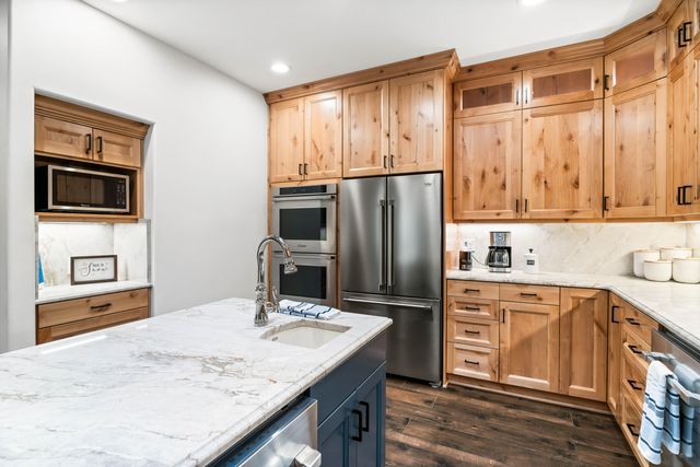58162 Titleist Lane 6, Sunriver, OR 97707