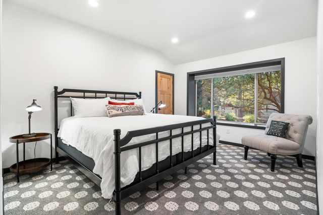 58162 Titleist Lane 6, Sunriver, OR 97707