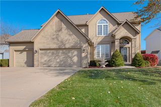 304 NE Hidden Valley Way, Lee's Summit, MO 64064