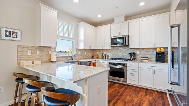 530 Jade St, Petaluma, CA 94952