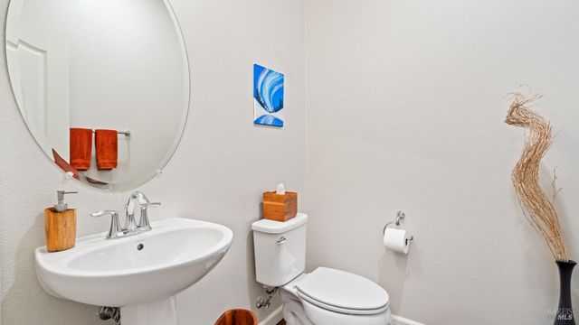 530 Jade St, Petaluma, CA 94952