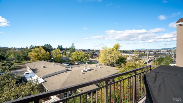 530 Jade St, Petaluma, CA 94952