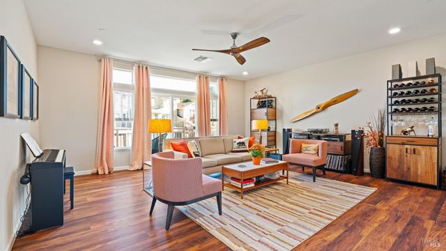 530 Jade St, Petaluma, CA 94952