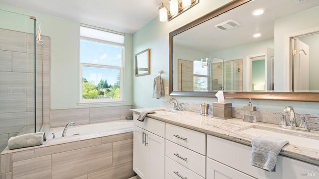 530 Jade St, Petaluma, CA 94952