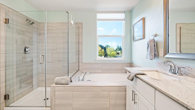 530 Jade St, Petaluma, CA 94952