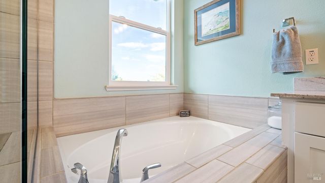 530 Jade St, Petaluma, CA 94952