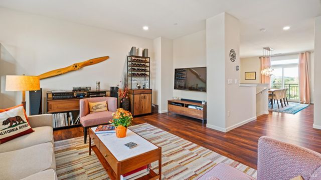 530 Jade St, Petaluma, CA 94952