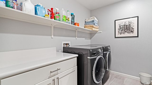 530 Jade St, Petaluma, CA 94952