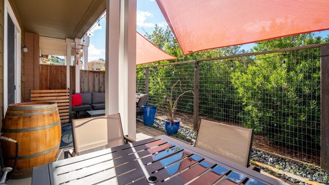 530 Jade St, Petaluma, CA 94952