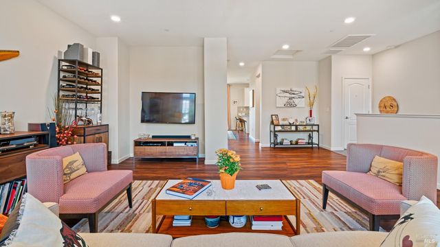 530 Jade St, Petaluma, CA 94952