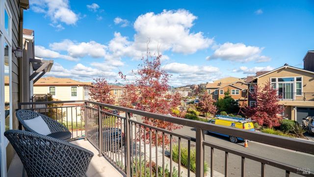 530 Jade St, Petaluma, CA 94952