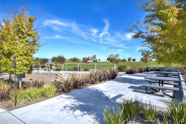 530 Jade St, Petaluma, CA 94952