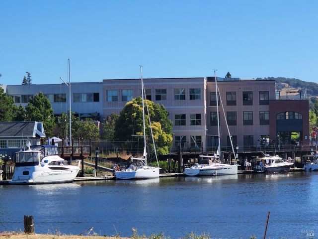 530 Jade St, Petaluma, CA 94952