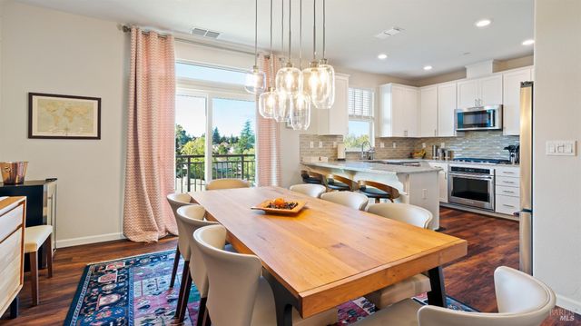 530 Jade St, Petaluma, CA 94952