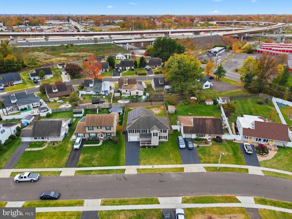 Image 48 of property listing at 19 PRUNEWOOD RD, Levittown, PA 19056