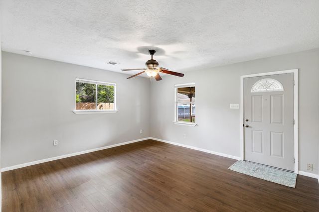 14519 Oakleaf Drive, Conroe, TX 77302