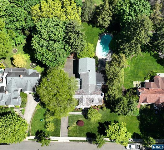 421 Hawthorne Place, Ridgewood, NJ 07450