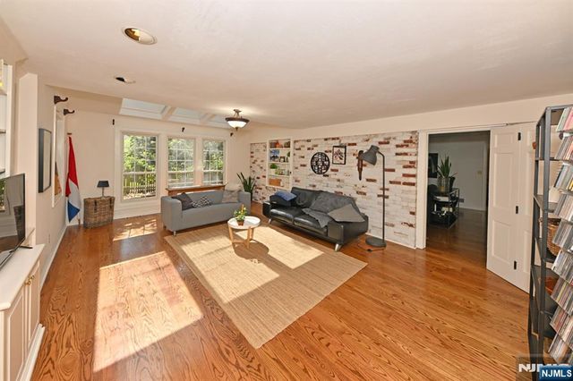 421 Hawthorne Place, Ridgewood, NJ 07450