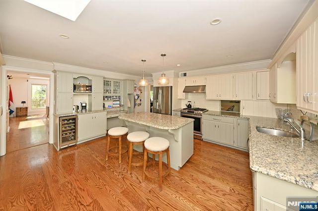 421 Hawthorne Place, Ridgewood, NJ 07450
