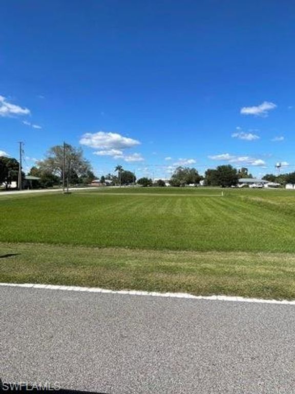 699 Avenue R SW, Moore Haven, FL 33471