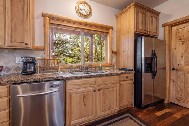 39737 Flicker Road, Fawnskin, CA 92333