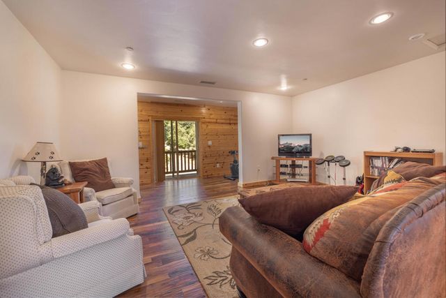 39737 Flicker Road, Fawnskin, CA 92333