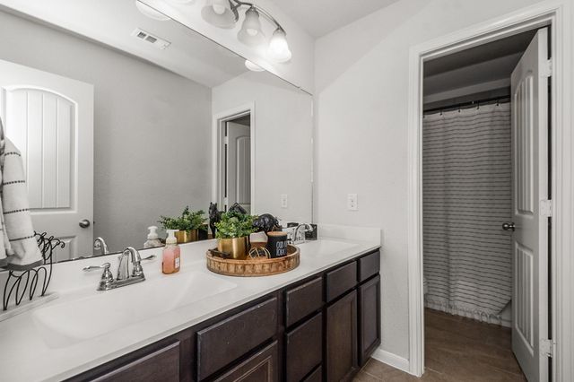 726 Rim Water Drive, Alvin, TX 77511
