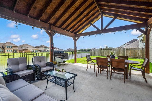 726 Rim Water Drive, Alvin, TX 77511