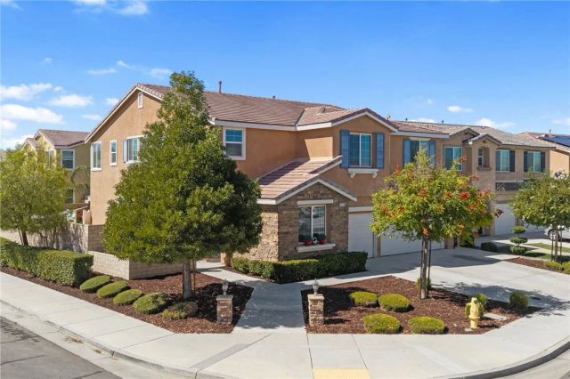 30249 Goldenrain Drive, Menifee, CA 92584